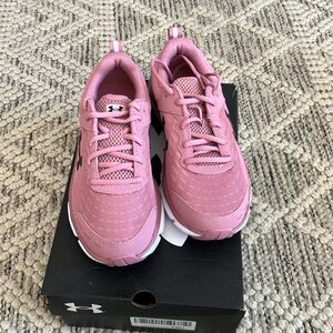 Under Armour Charged Ascent 10 Sneaker